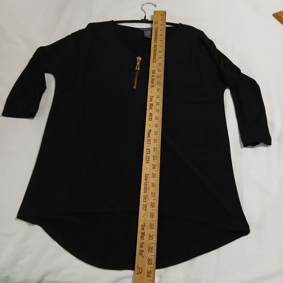 CHELSEA & THEODORE medium black 1/4 zip-front long-sleeved poly/spandex blend - Picture 6 of 8